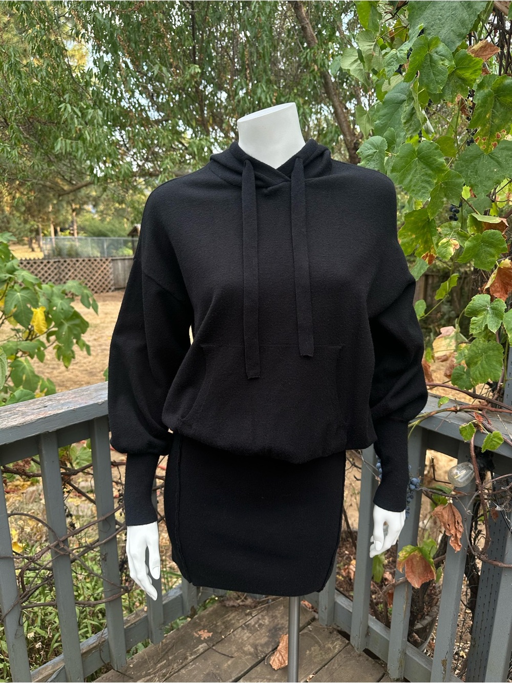 Evereve Black Hoodie Dress XS Long Sleeve Fitted Mini Sweatshirt Dress (G-1789)